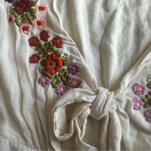 Tularosa Rowley Cut Out Romper size small flower embroidered romper - Picture 6 of 7